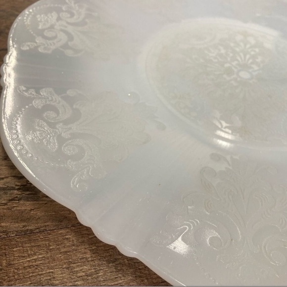 Vintage Macbeth Evans Depression Glass Monax White American Sweetheart 12" Plate - Picture 2 of 7